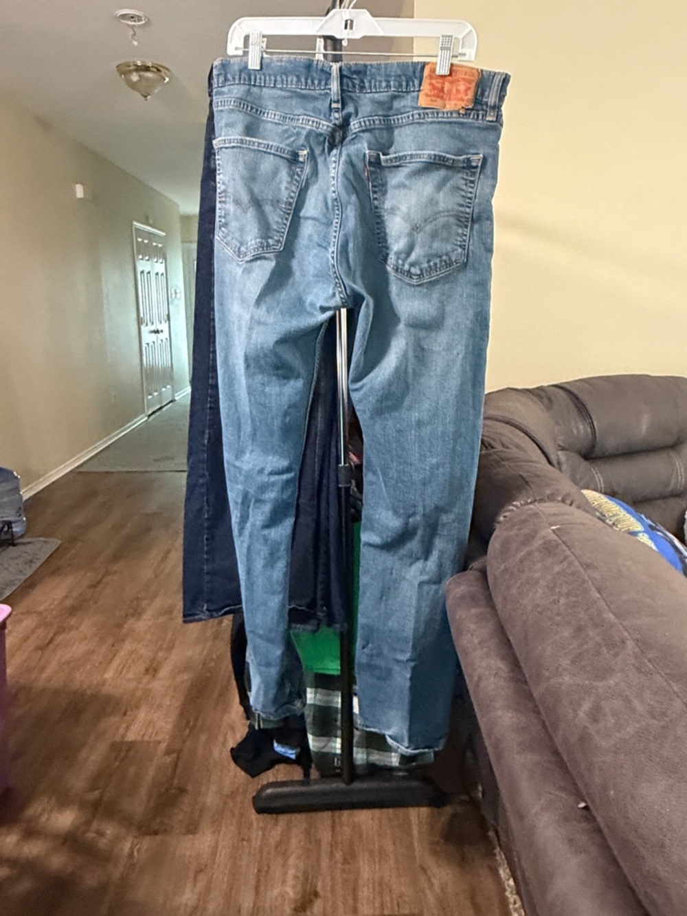 Levi's Men's Light Blue Straight Denim Jeans - Picture 7 of 8